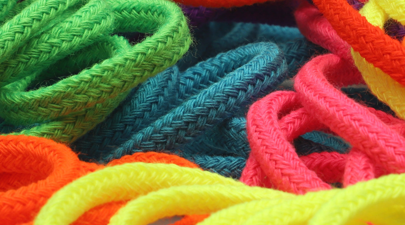 ヴィヴィッドな蛍光カラーひも