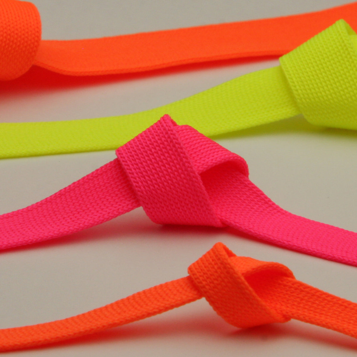 ポリエステル薄手ニットテープ（FY-210F）