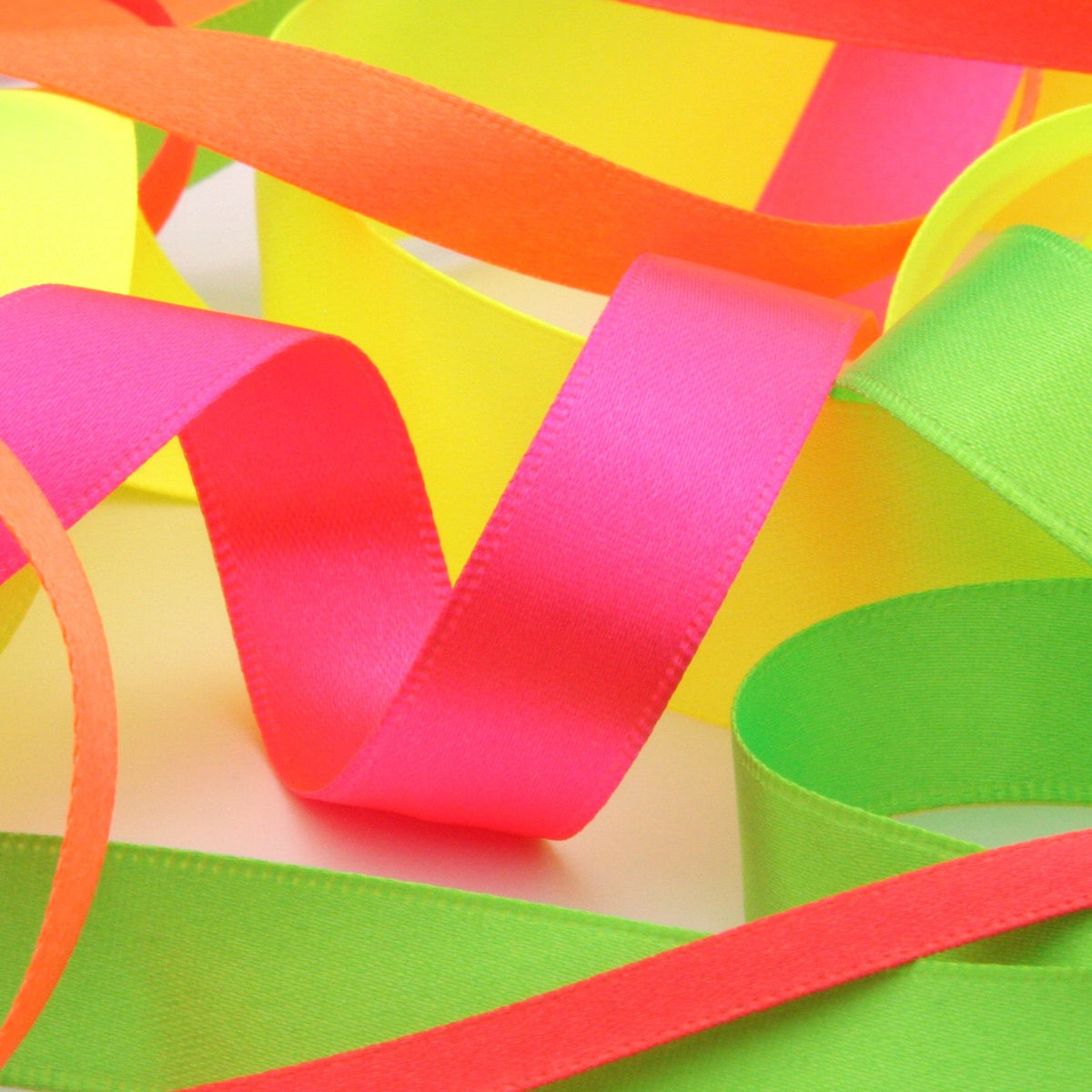 ポリエステル両面サテンリボン（FY-242F）